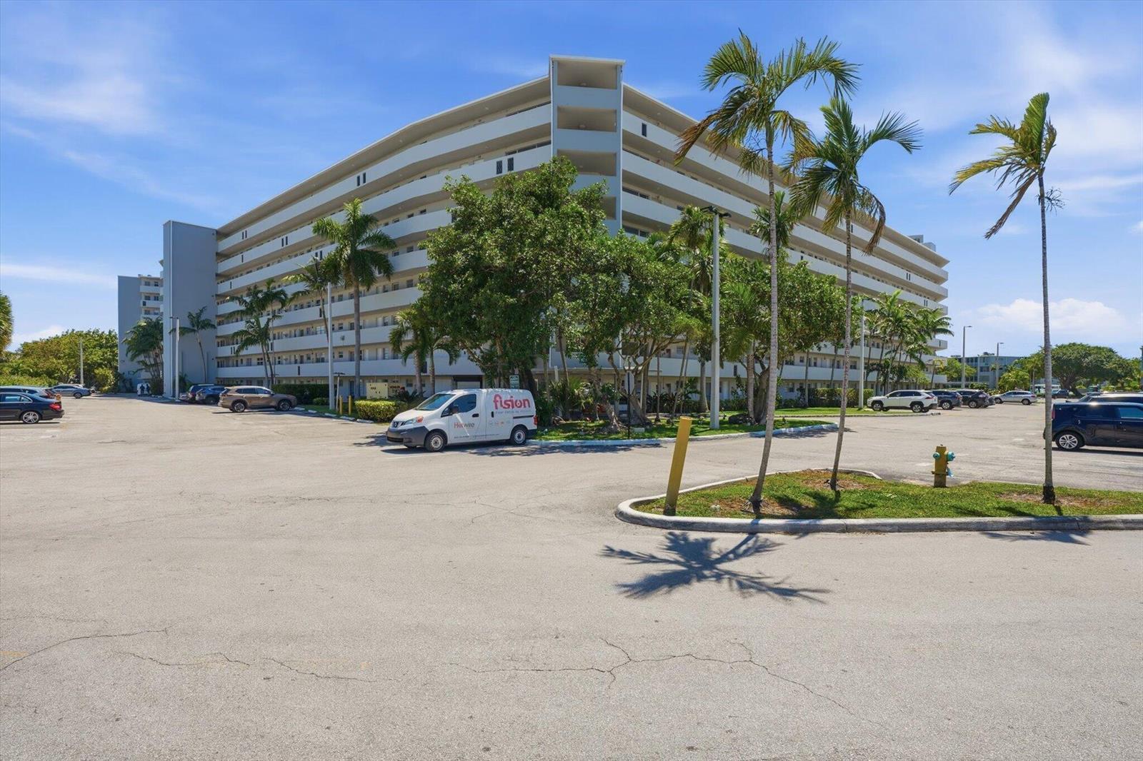 1750 NE 191st Street # 811, North Miami Beach FL 33179 photo 2