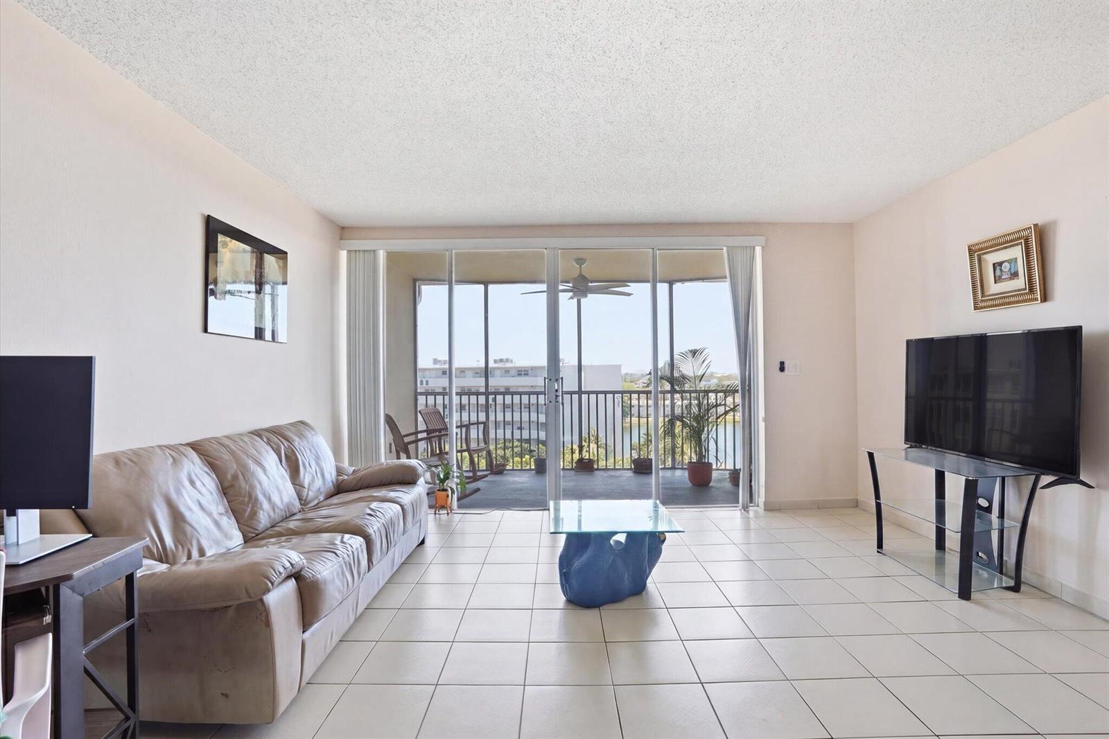 1750 NE 191st Street # 811, North Miami Beach FL 33179 photo 3