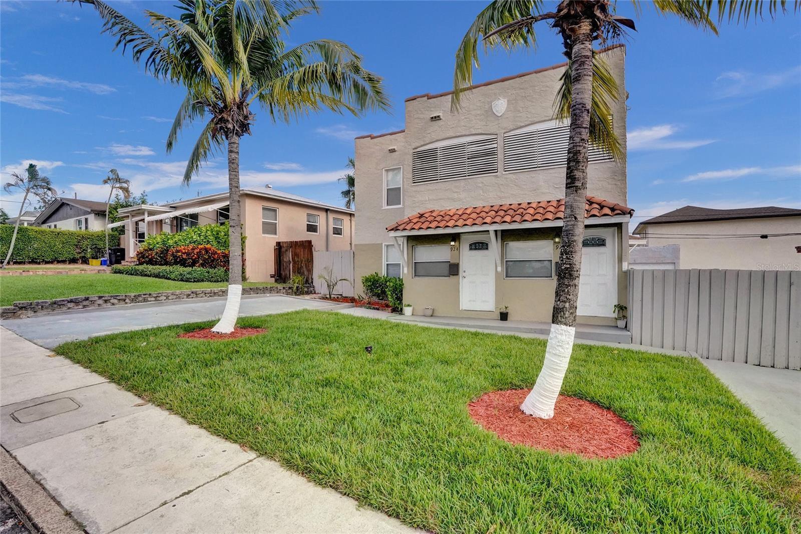 924 Mcintosh Street, West Palm Beach FL 33405 photo 2