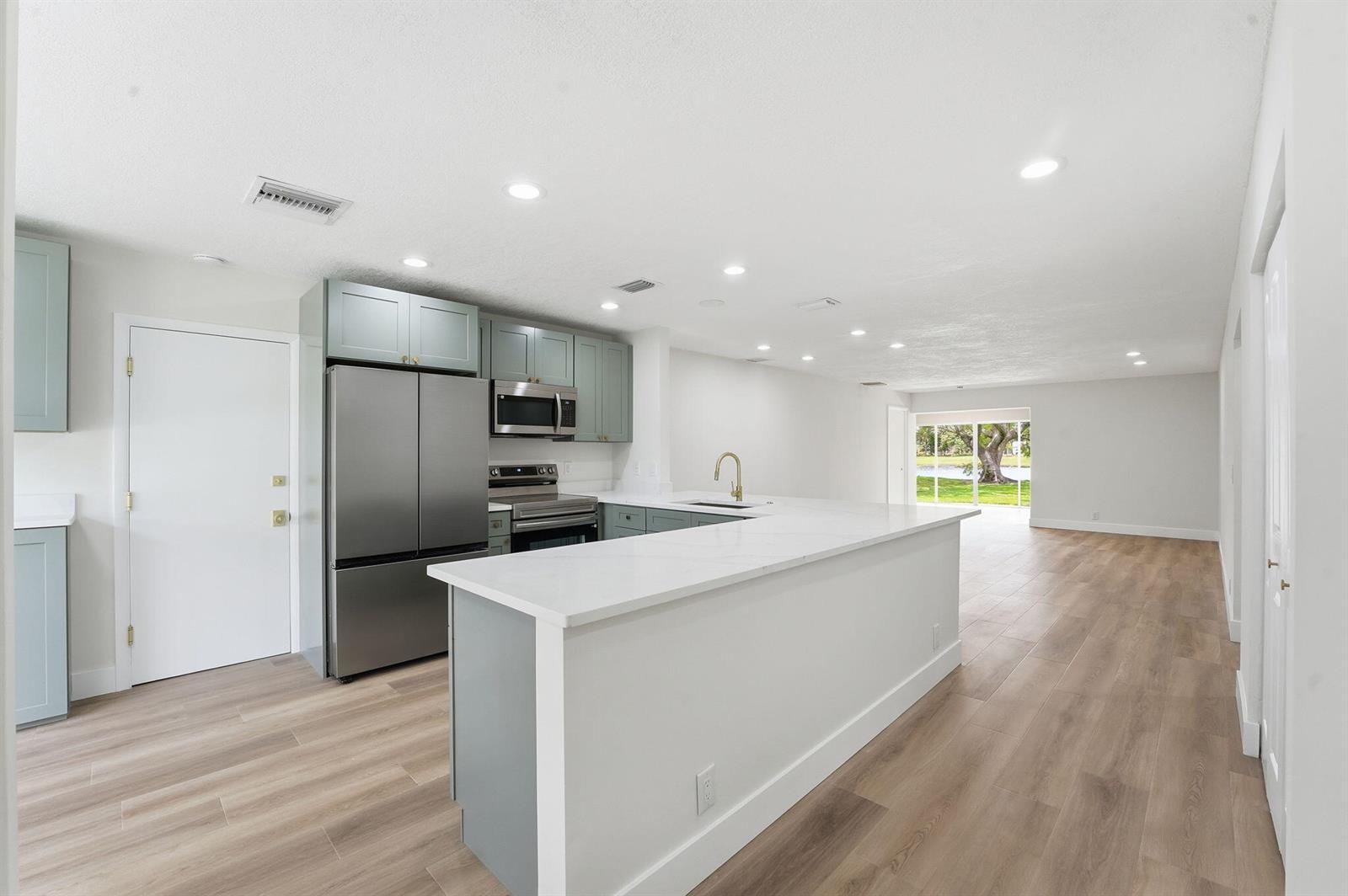 6367 Summer Sky Lane, FL 33463 photo 2