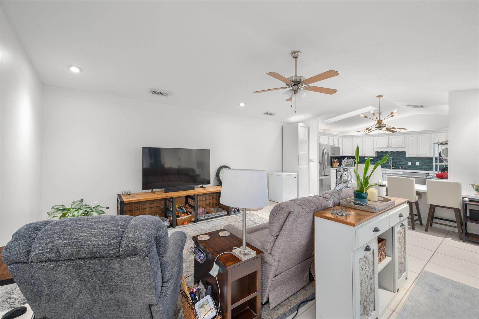 1433 Captains Walk # 18d, Fort Pierce FL 34950 photo 4