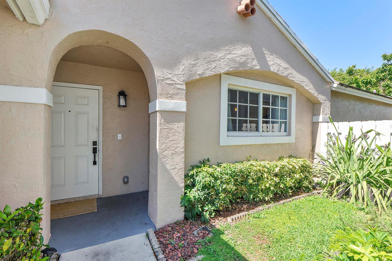 9800 NW 9th Court, Plantation FL 33324 photo 3