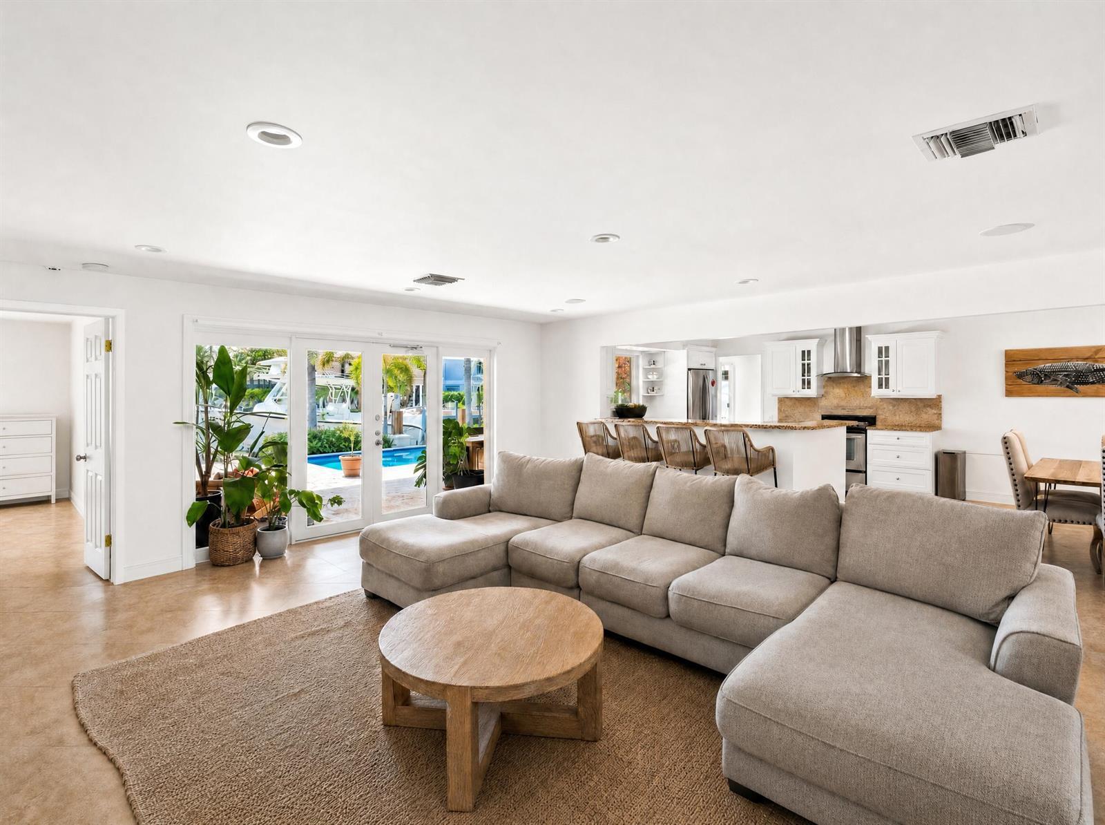 330 SE 10th Street, Pompano Beach FL 33060 photo 4