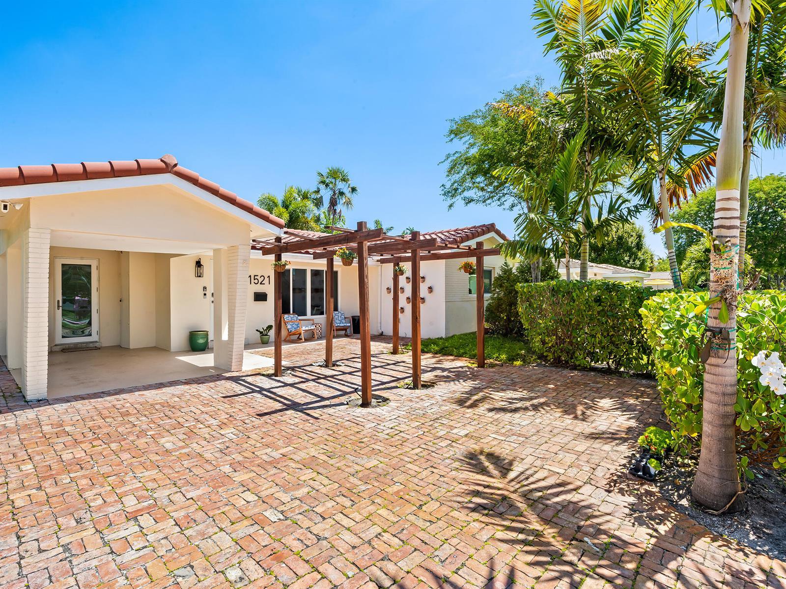 1521 NE 40th Court, Oakland Park FL 33334 photo 2