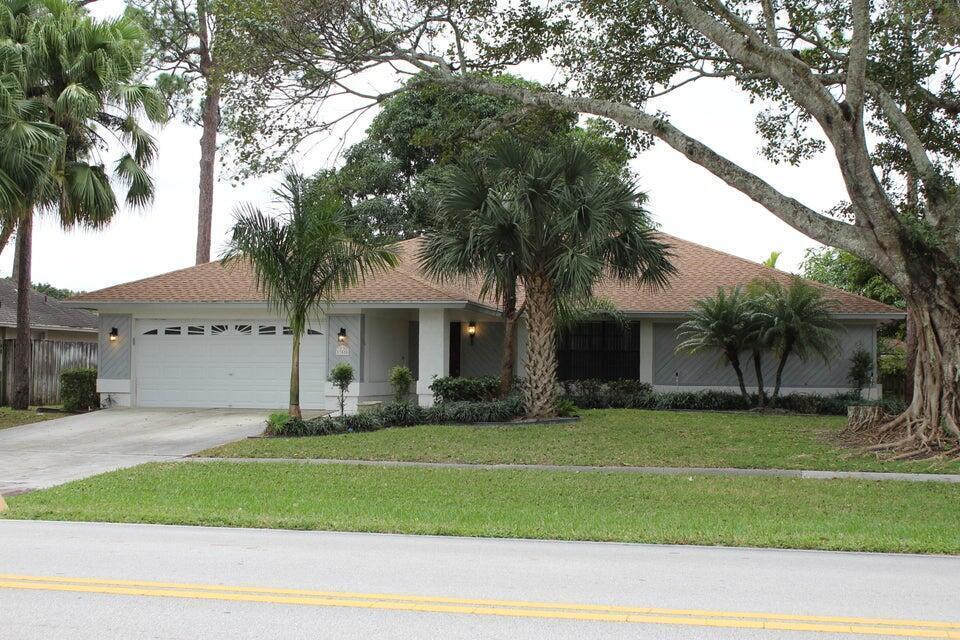13880 Paddock Drive, Wellington FL 33414