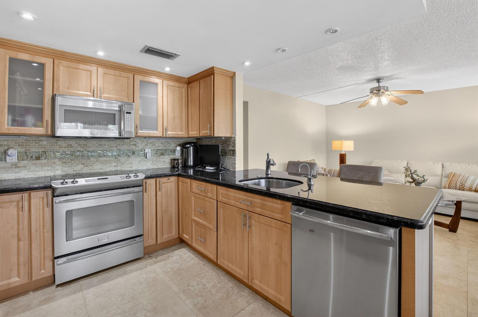 1027 Yarmouth Drive # B, Boca Raton FL 33434 photo 2