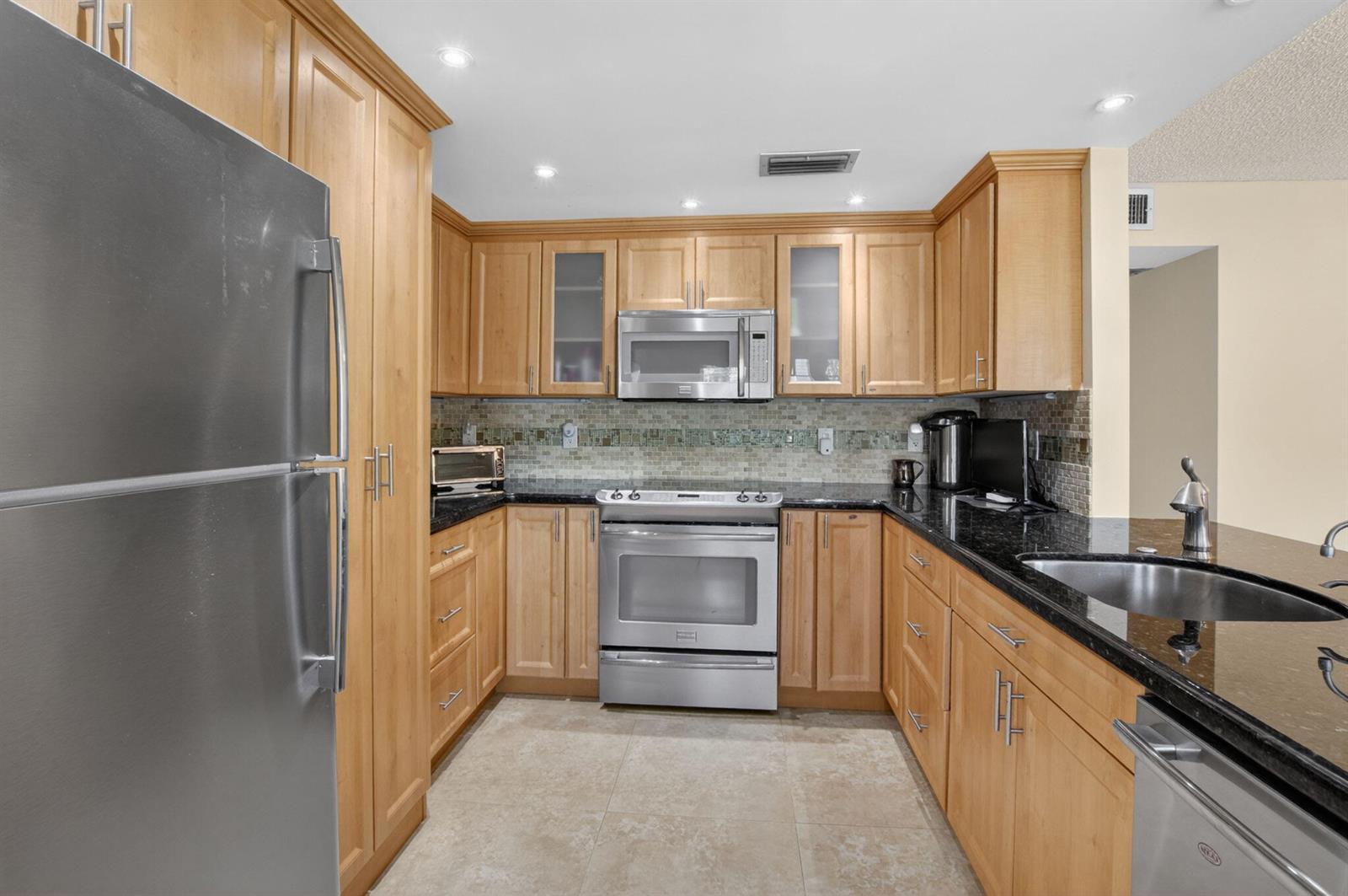 1027 Yarmouth Drive # B, Boca Raton FL 33434
