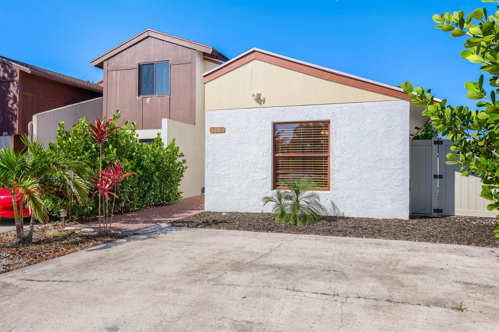 1231 The 12th Fairway, Wellington FL 33414 photo 2