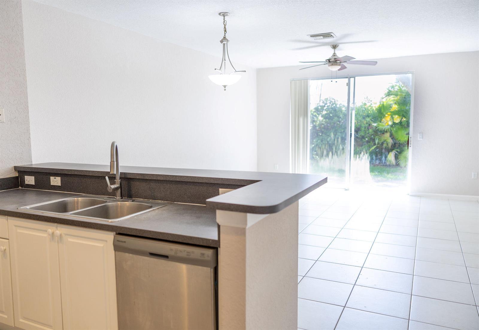 8250 Prestige Commons Drive W, Tamarac FL 33321 photo 4