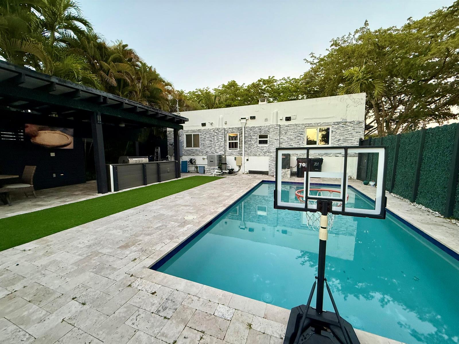 701 NE 17 Way, Fort Lauderdale FL 33304 photo 3