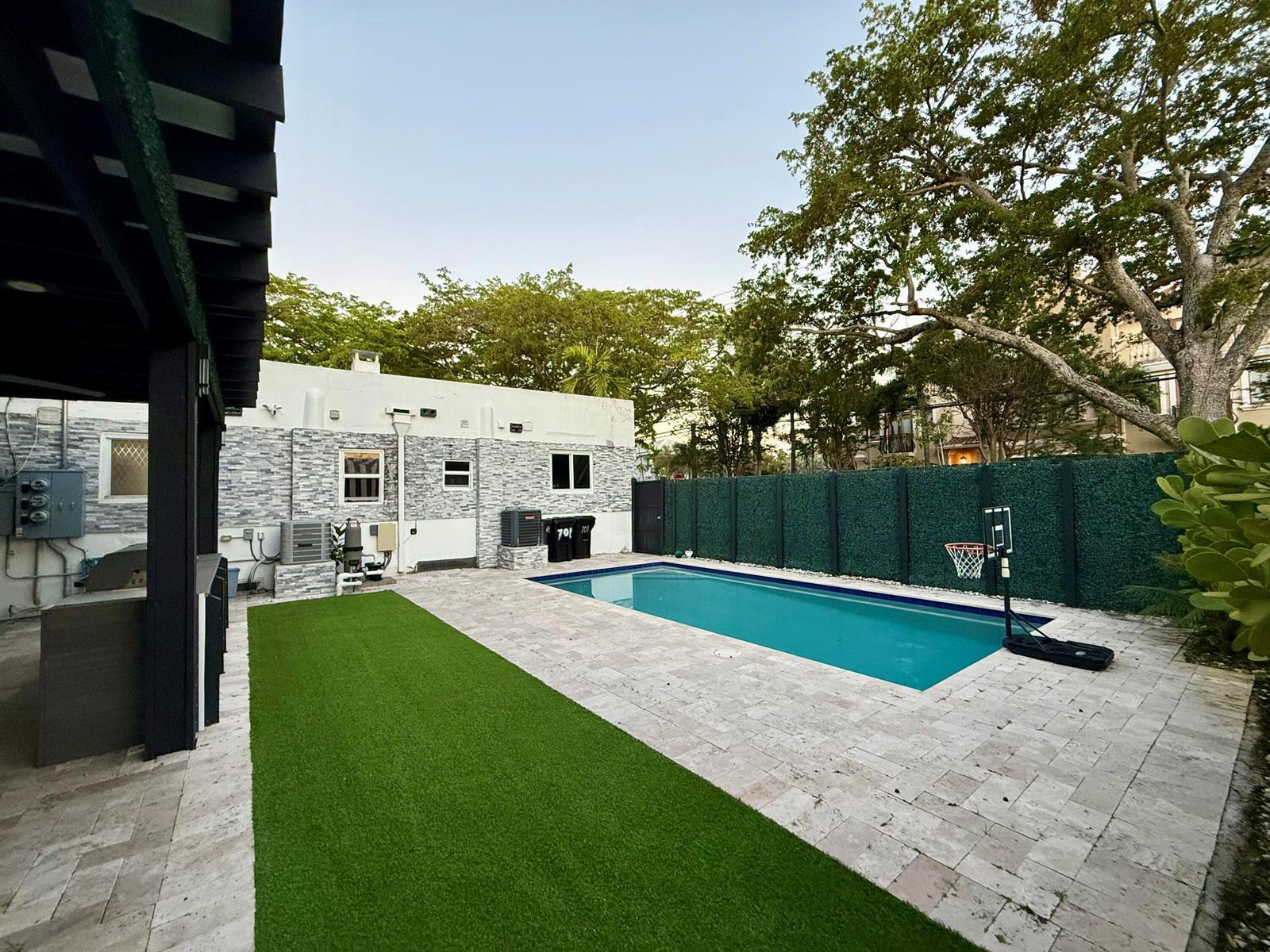 701 NE 17 Way, Fort Lauderdale FL 33304