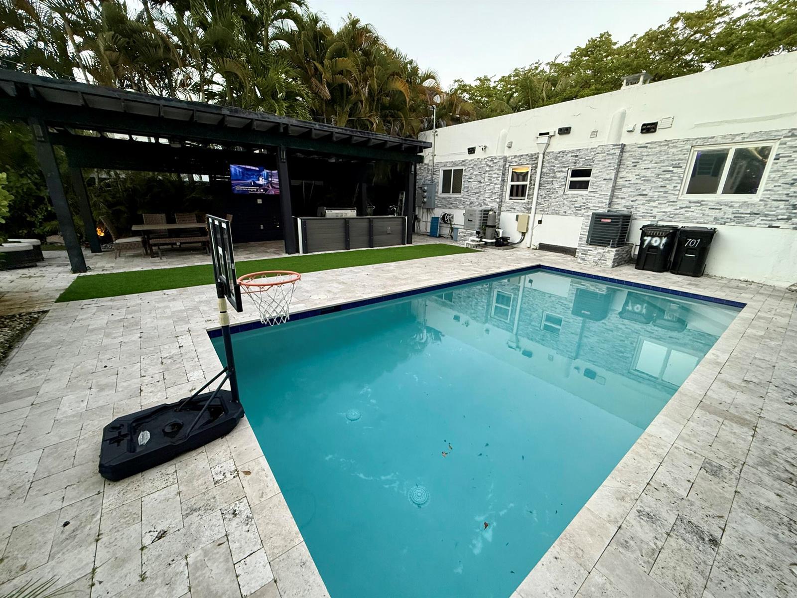 701 NE 17 Way, Fort Lauderdale FL 33304 photo 4