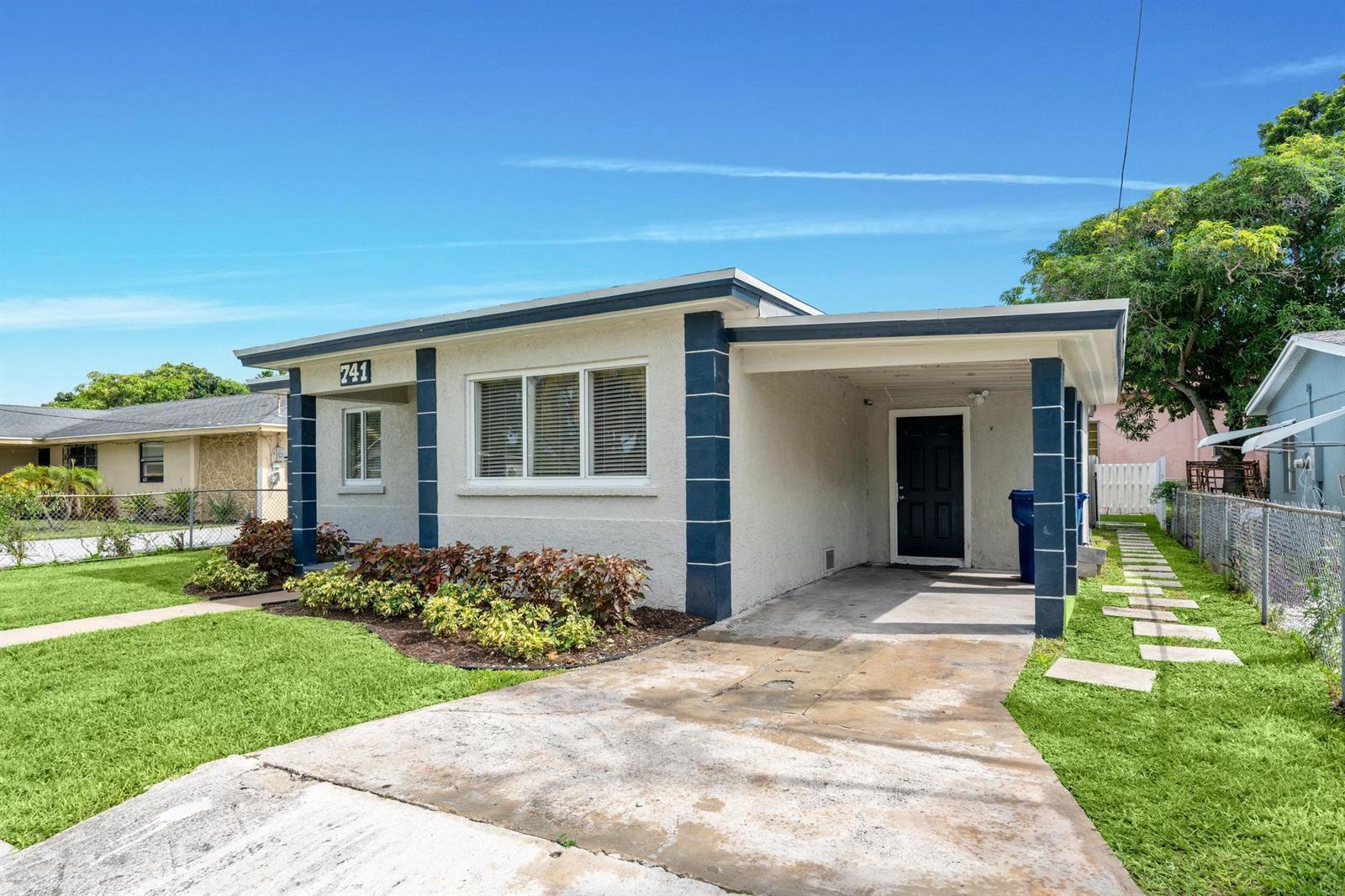 741 W 10th Street, Riviera Beach FL 33404 photo 2