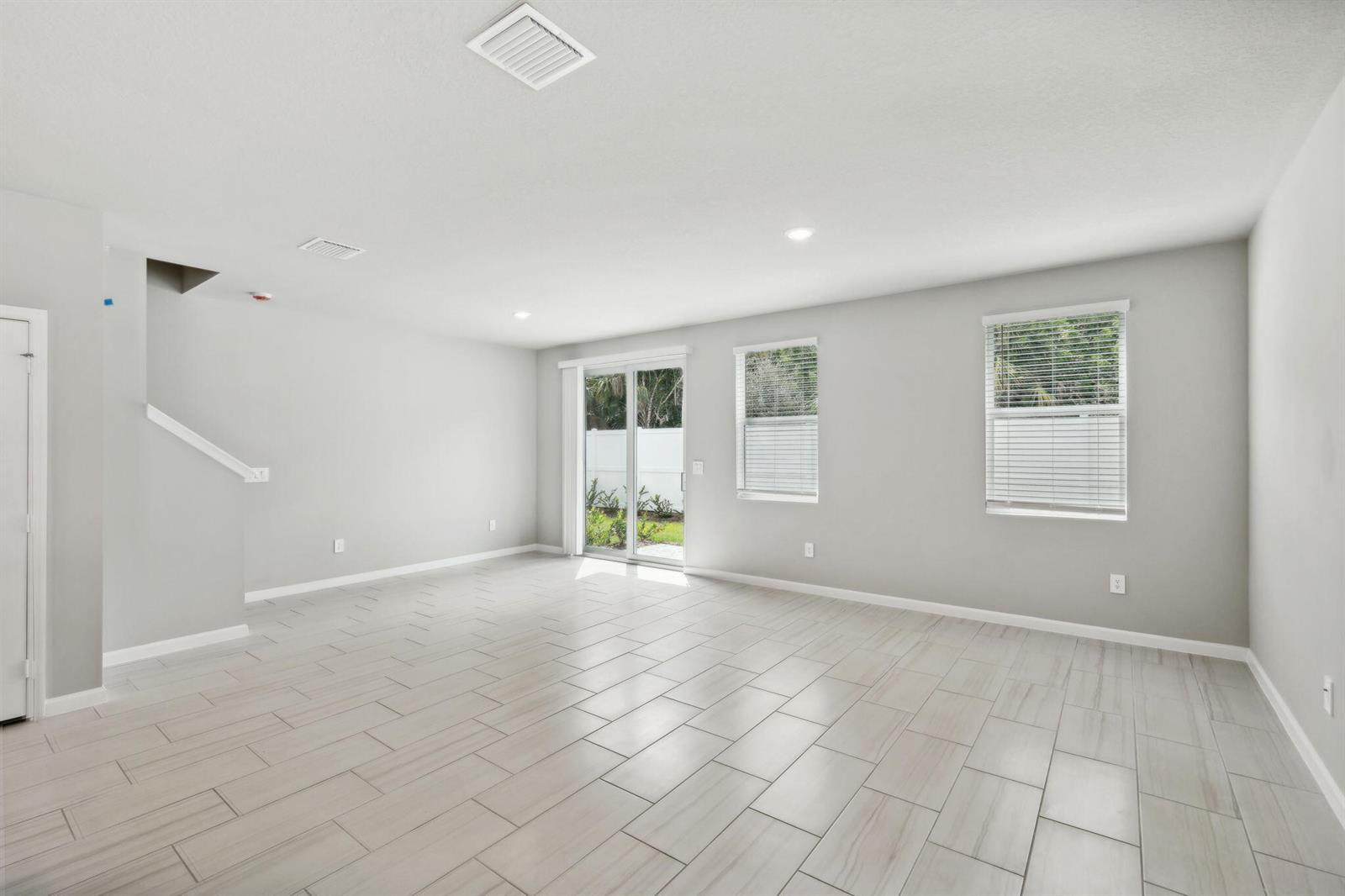 423 Salisbury Circle, Fort Pierce FL 34982 photo 3