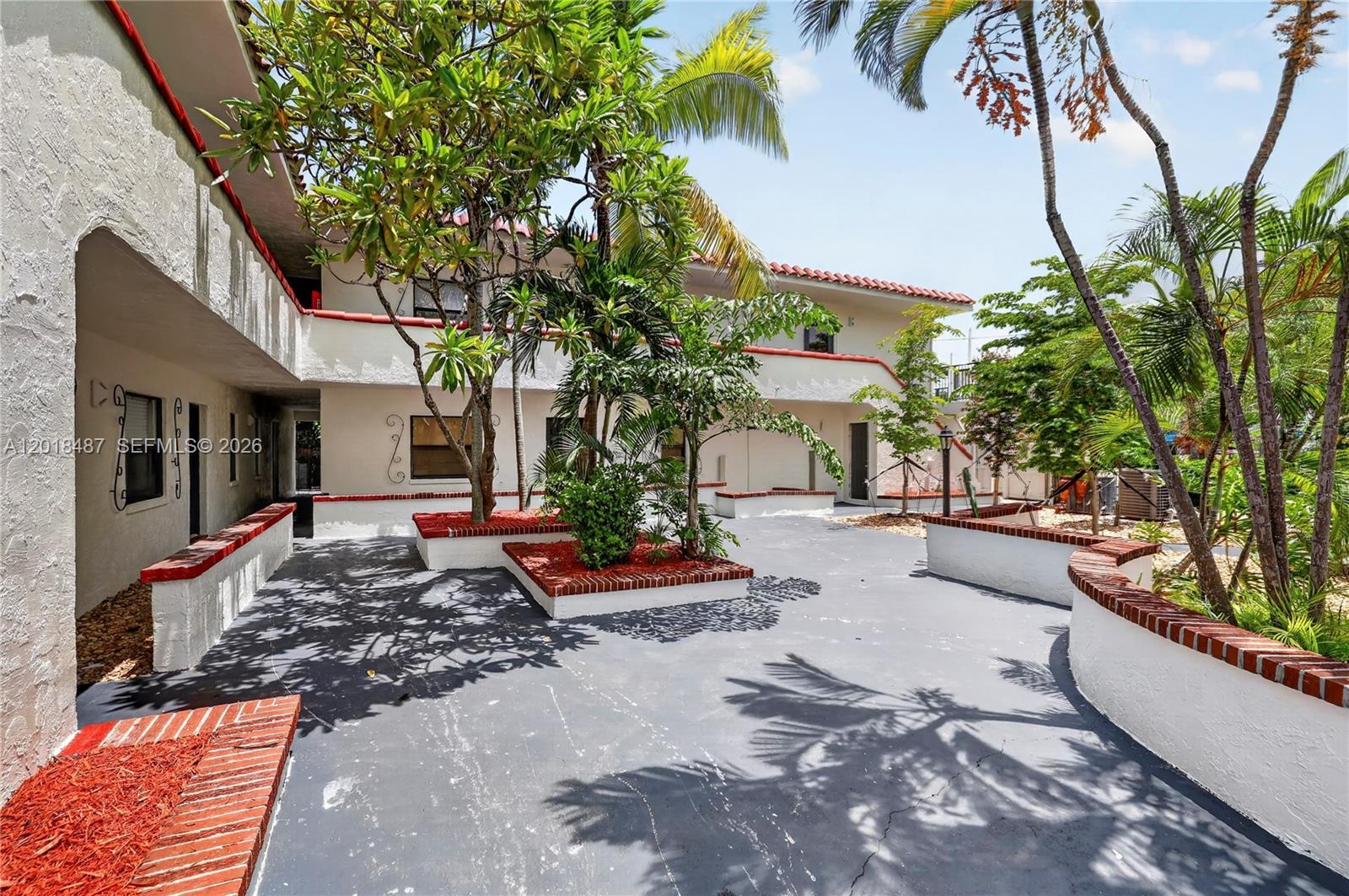2300 NE 6th Ave, Wilton Manors FL 33305 photo 4