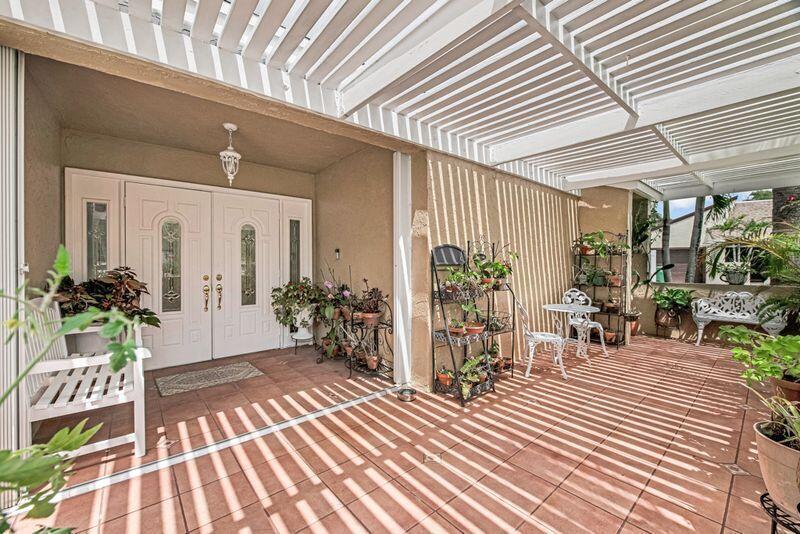 4957 SW 94th Terrace, Cooper City FL 33328 photo 2