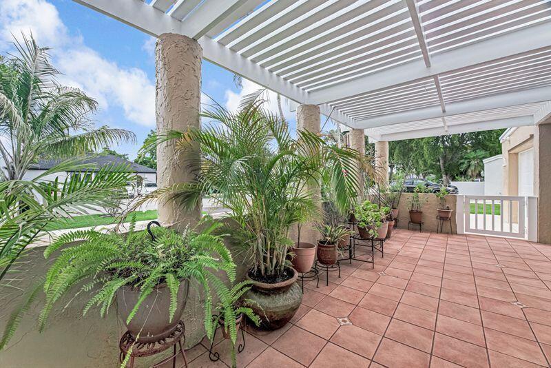 4957 SW 94th Terrace, Cooper City FL 33328 photo 4