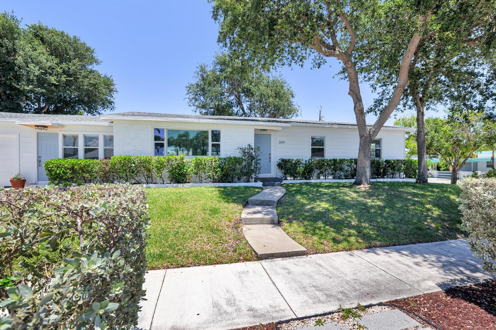 304 Wellesley Drive, FL 33460 photo 2