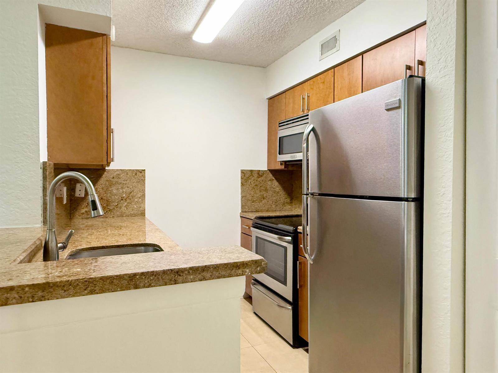 2841 N Oakland Forest Drive # 107, Oakland Park FL 33309 photo 3
