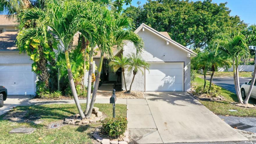 6660 Canary Palm Circle, Boca Raton FL 33433 photo 2