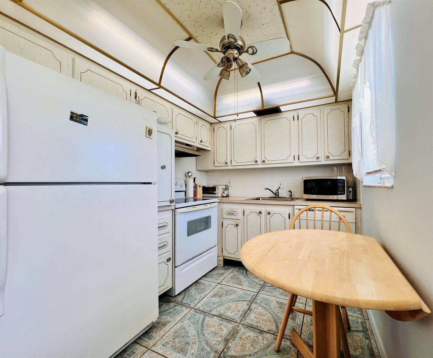 57 Chatham C, West Palm Beach FL 33417 photo 3