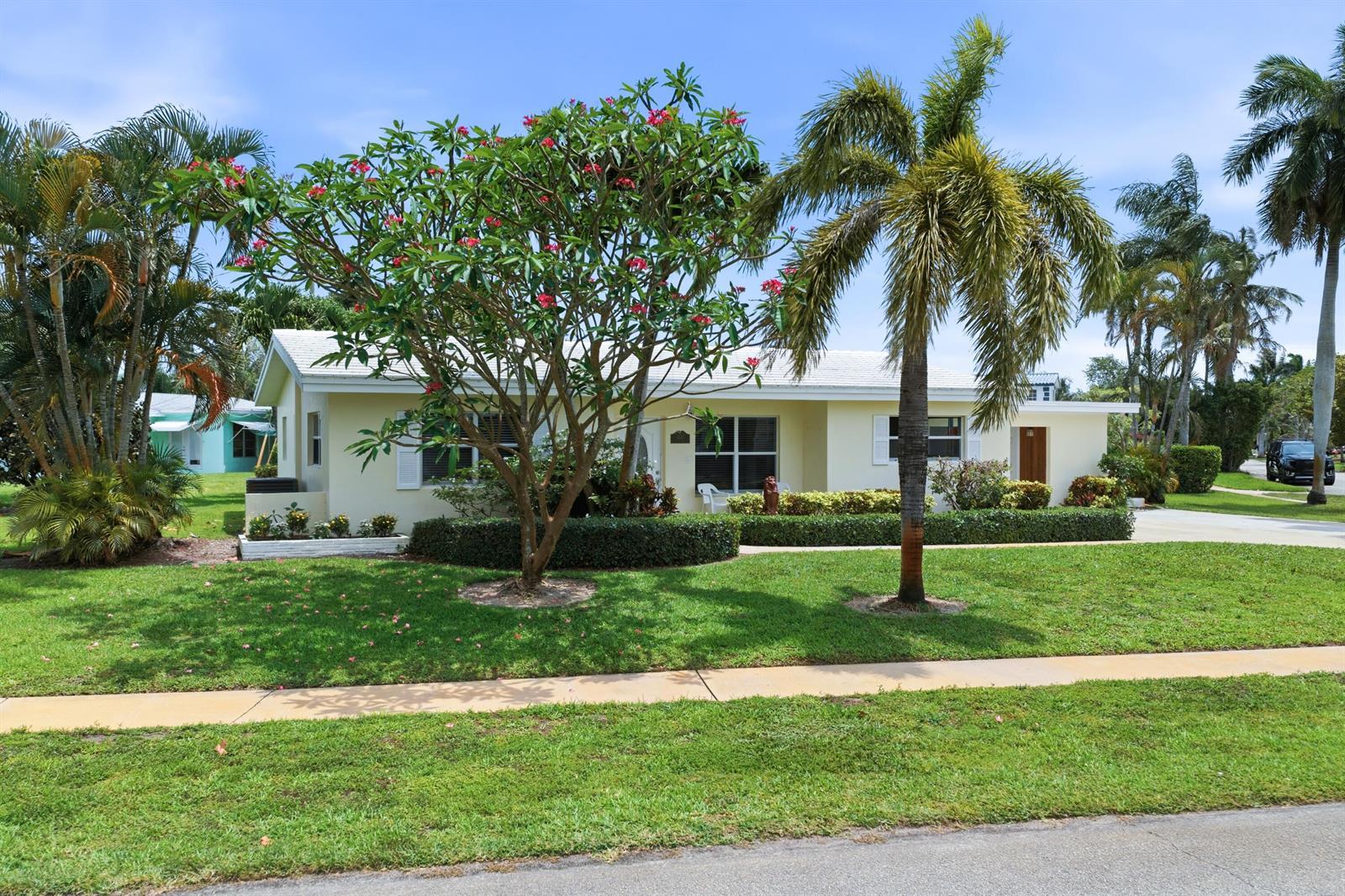 1452 Crest Drive, Lake Worth FL 33461 photo 2