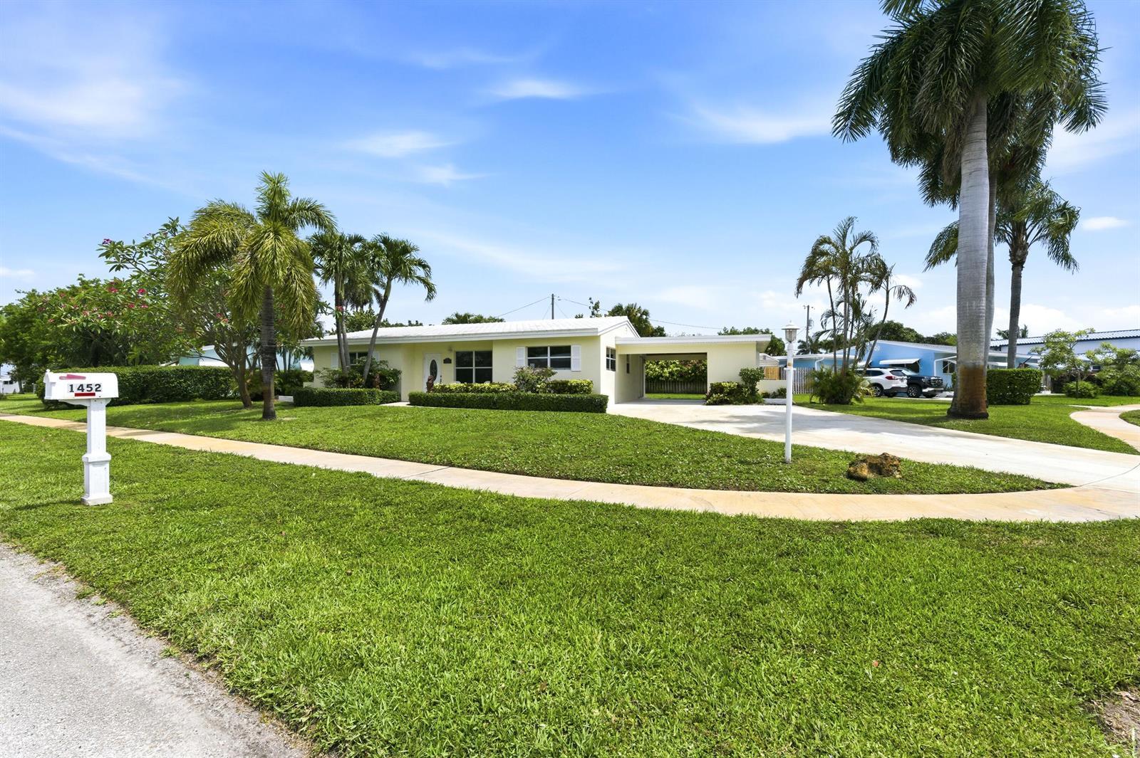 1452 Crest Drive, Lake Worth FL 33461 photo 3