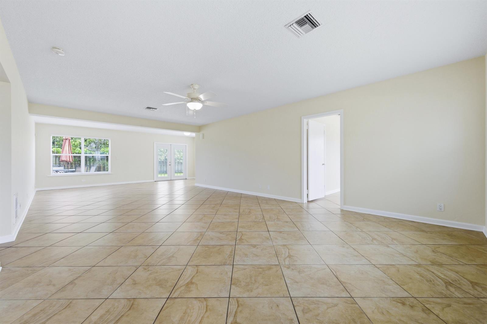 1452 Crest Drive, Lake Worth FL 33461 photo 4