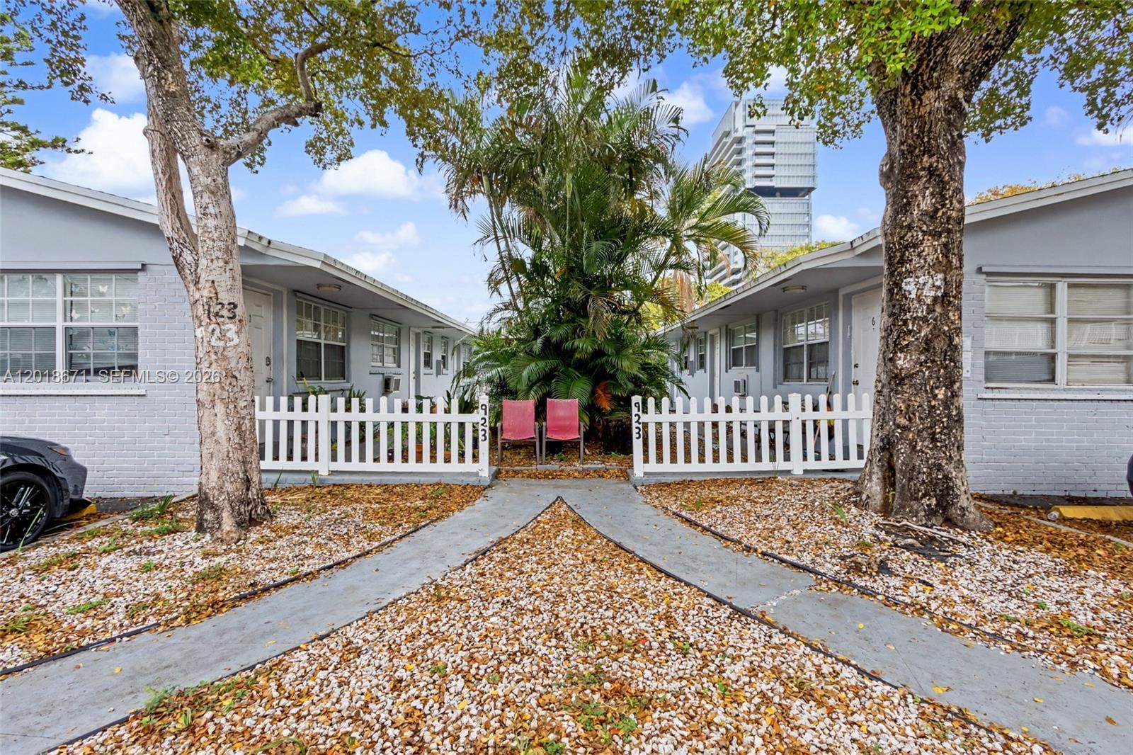 923 SE 2nd Ave # 4, Hallandale Beach FL 33009