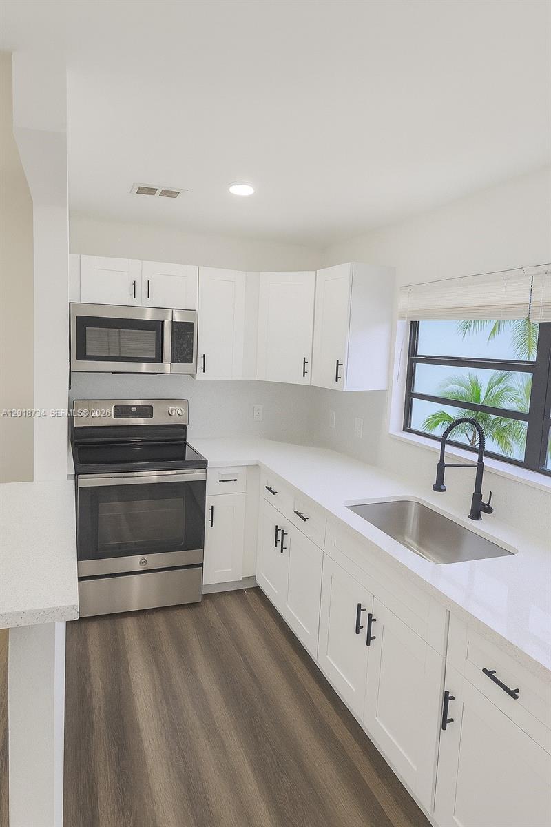 417 NW 2nd Ave # 9, Hallandale Beach FL 33009 photo 2