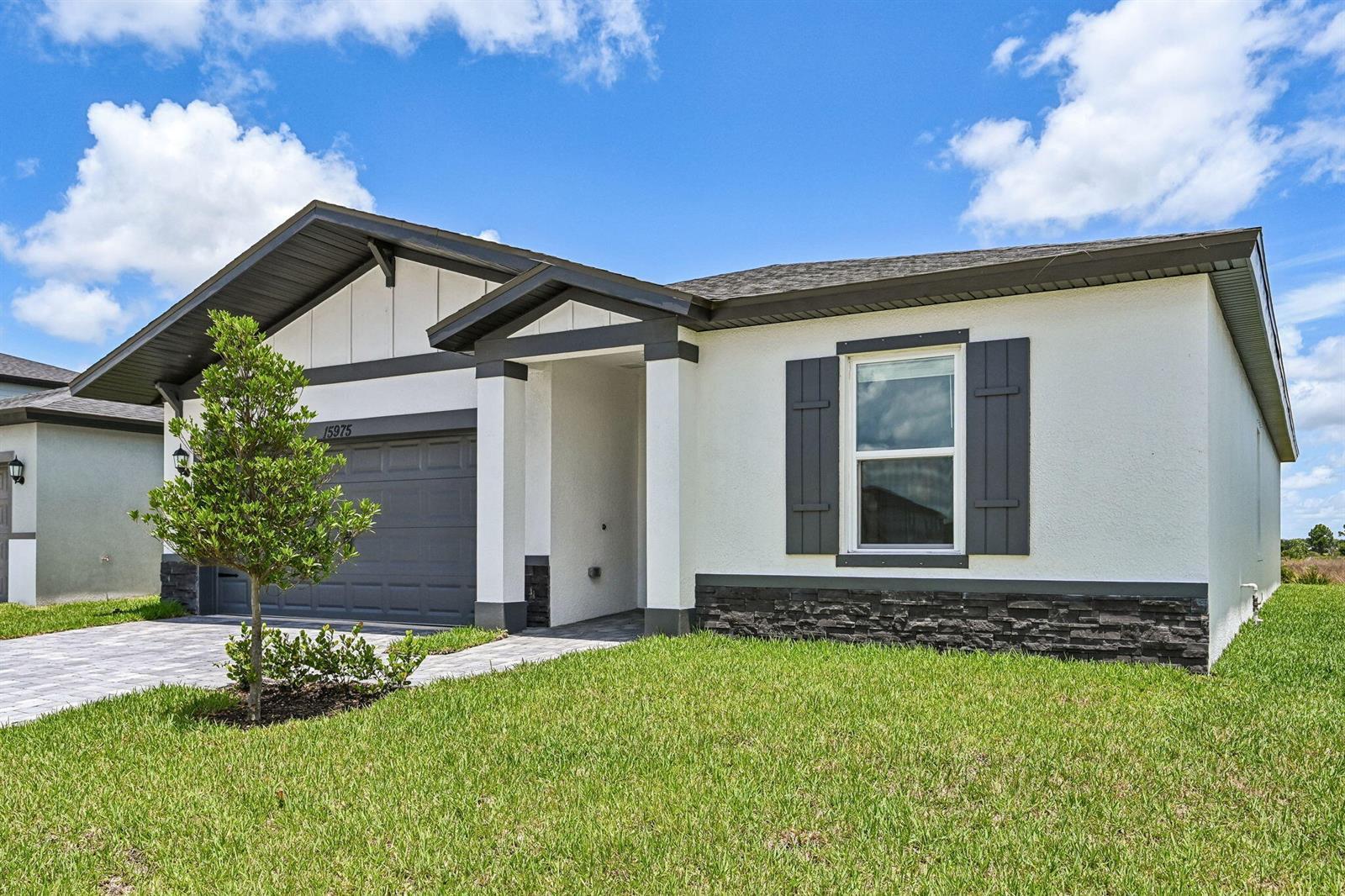 15975 SW Vine Drive, FL 34956 photo 2