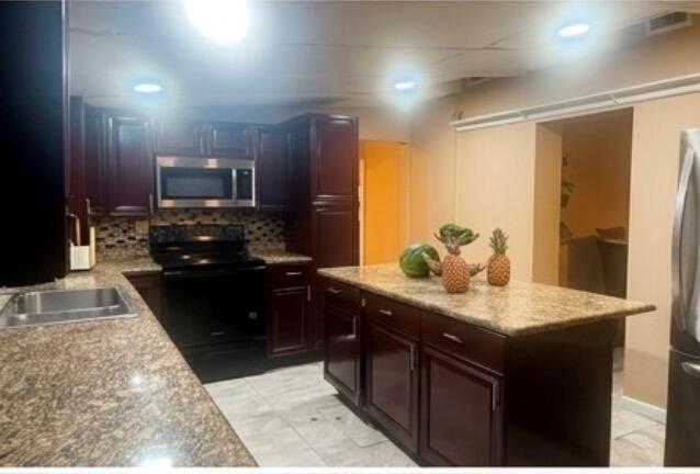 729 Ilex Court, West Palm Beach FL 33403 photo 3