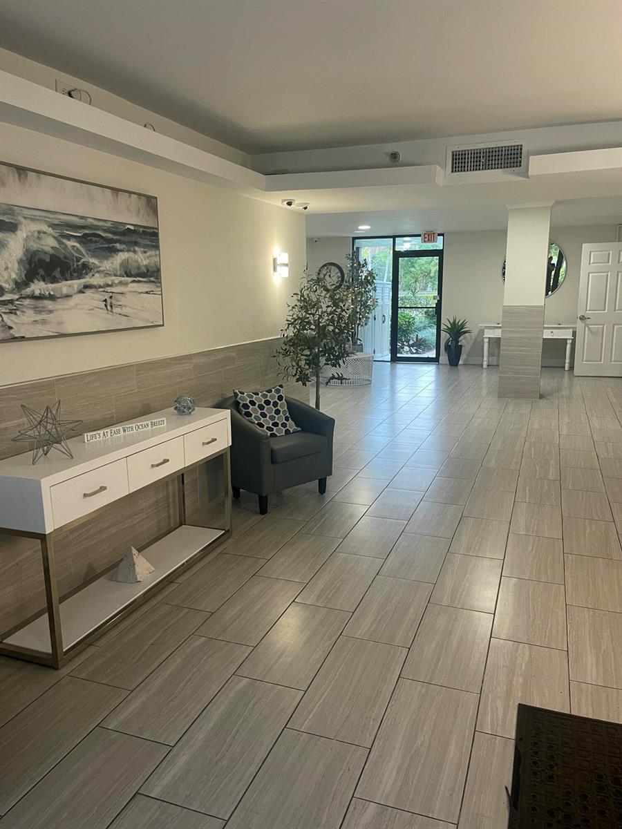 955 Egret Circle # 411, Delray Beach FL 33444 photo 2