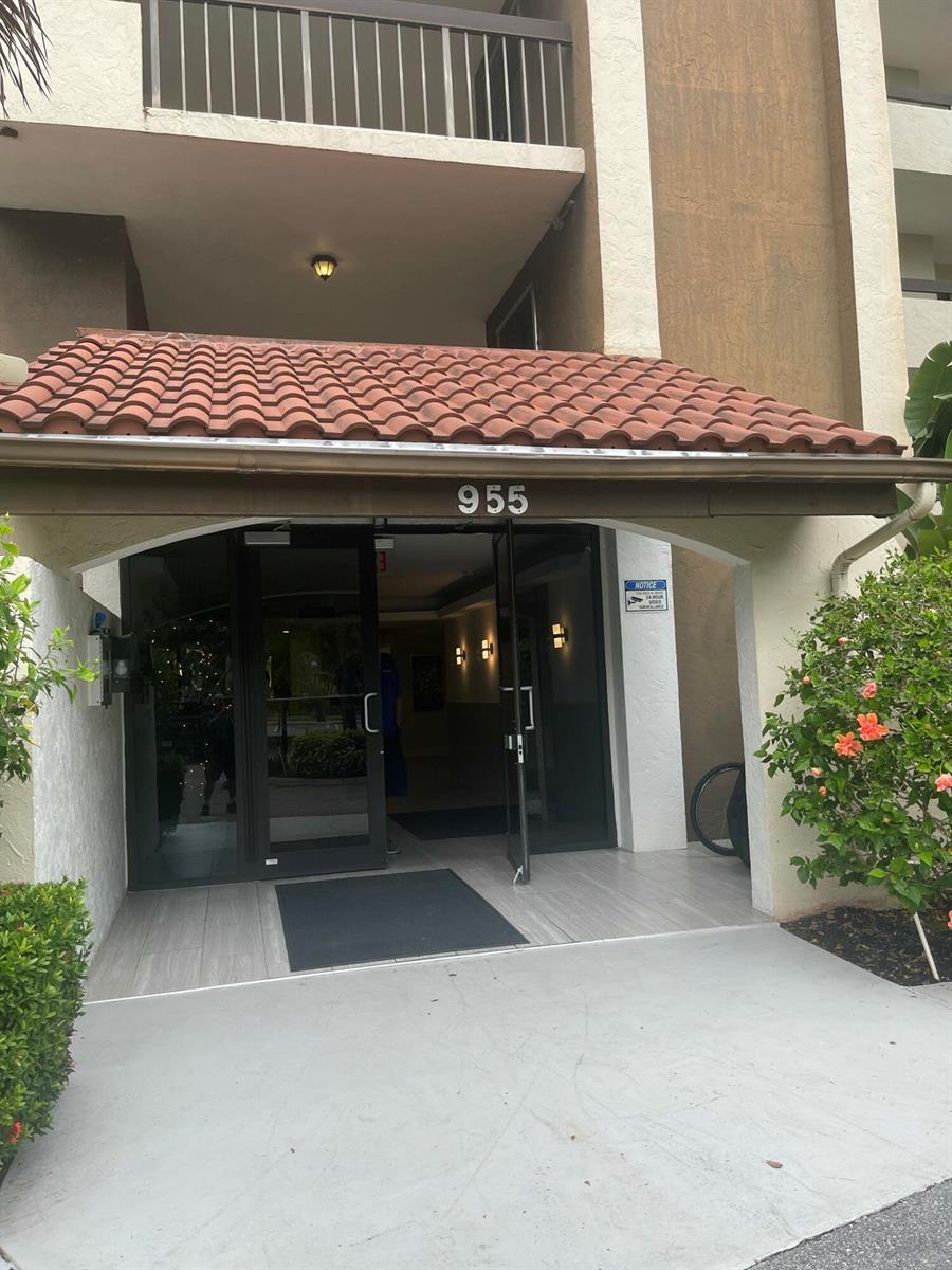 955 Egret Circle # 411, Delray Beach FL 33444