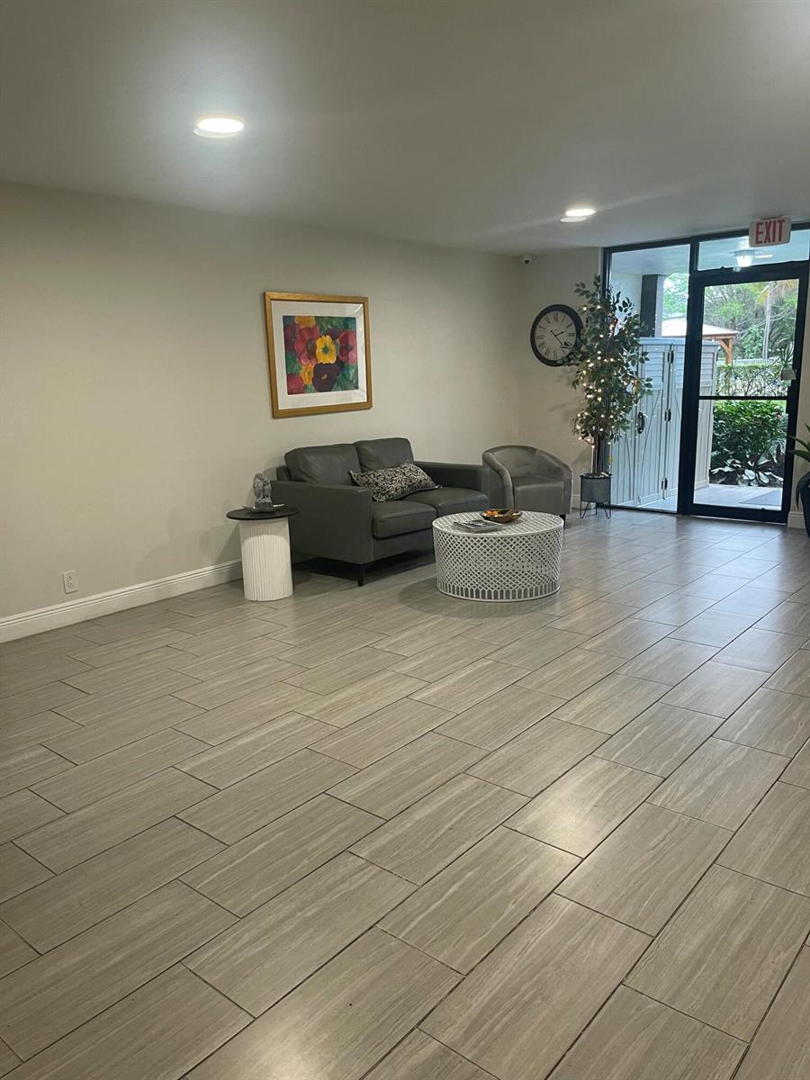 955 Egret Circle # 411, Delray Beach FL 33444 photo 4