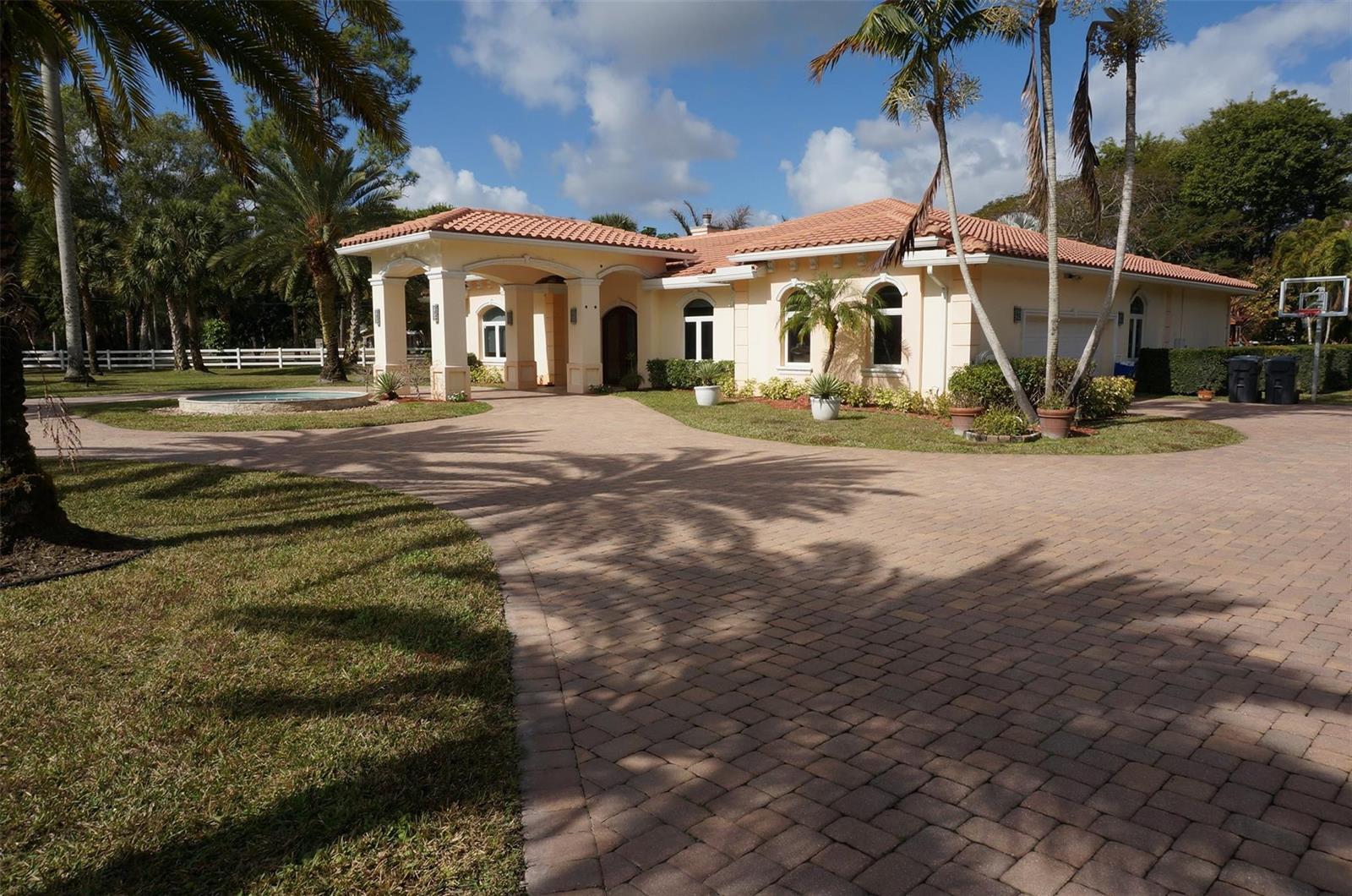 650 E Rambling Drive, Wellington FL 33414