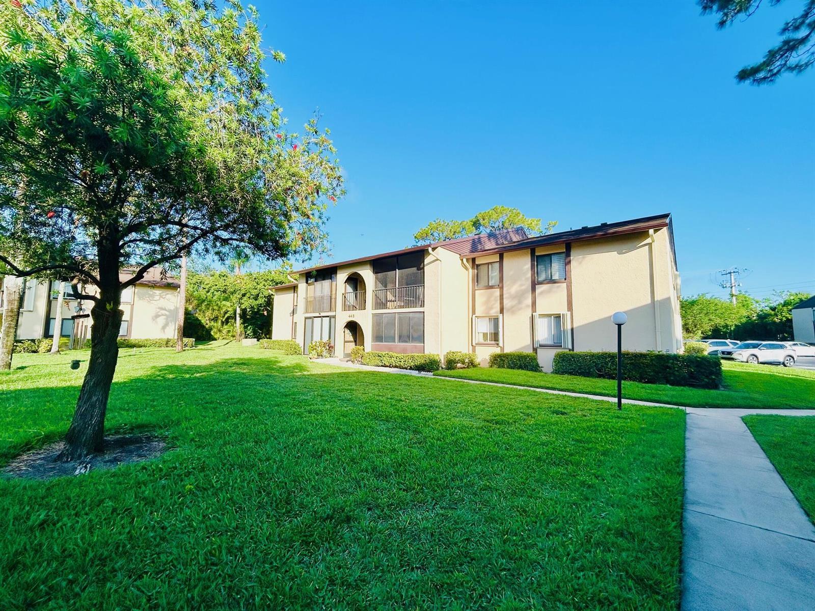 443 Pine Glen Lane # 2, FL 33463