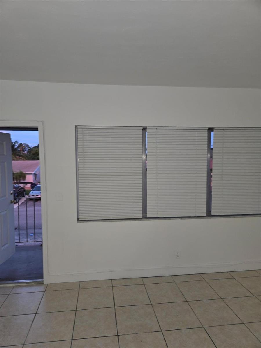 230 SW 11th Avenue # 17, Hallandale Beach FL 33009 photo 3