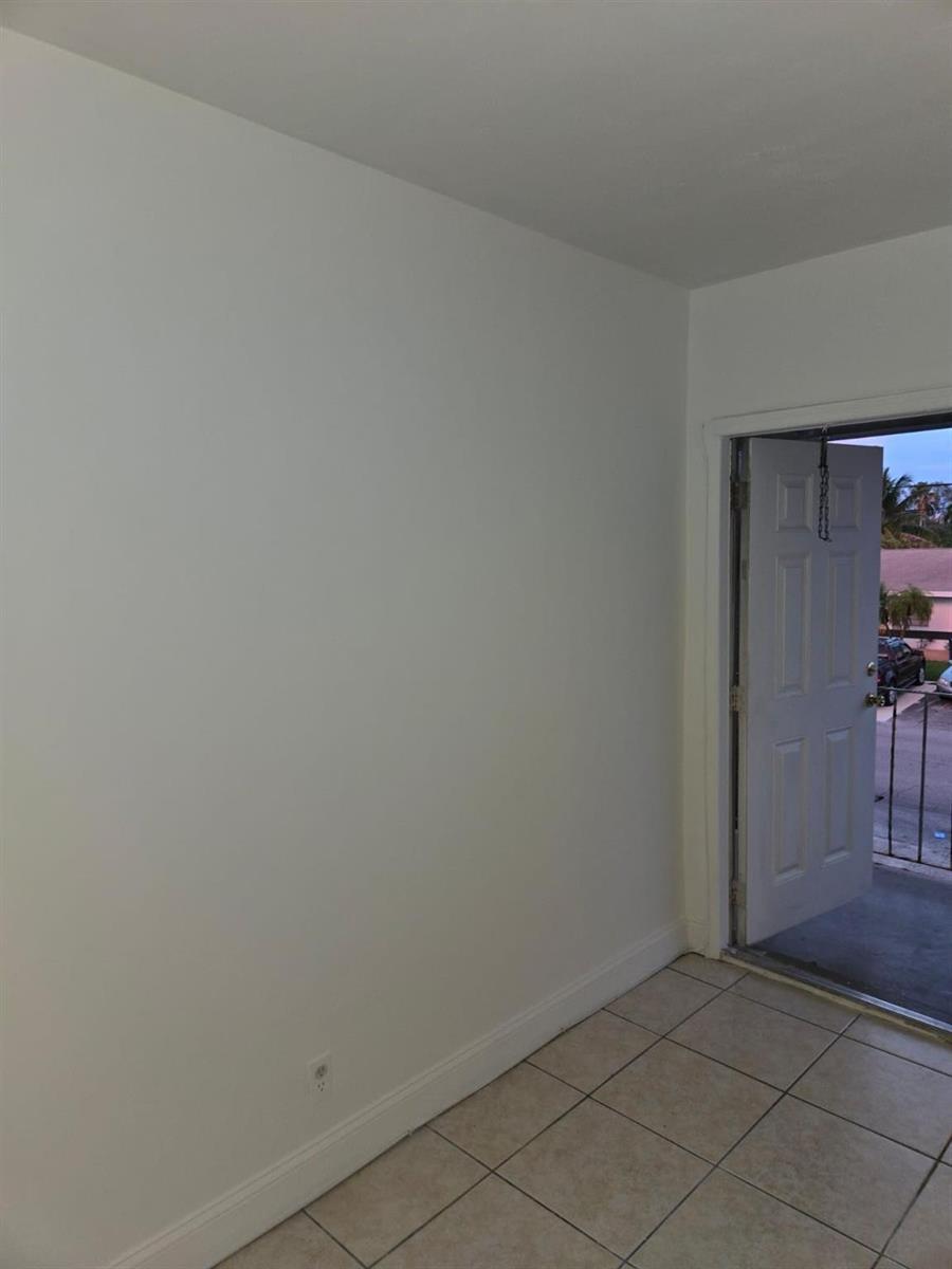 230 SW 11th Avenue # 17, Hallandale Beach FL 33009 photo 4