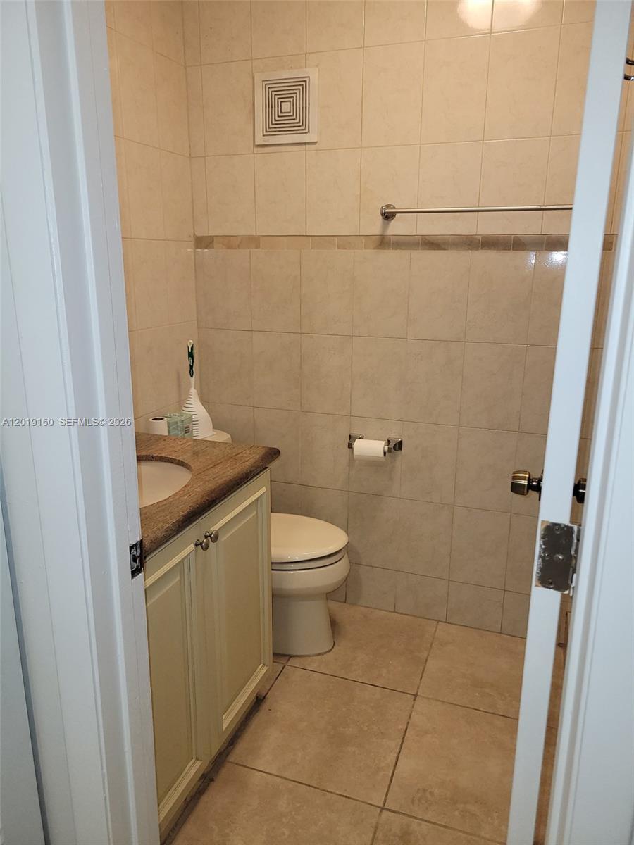 6725 NW 188th Ter, Hialeah FL 33015 photo 5