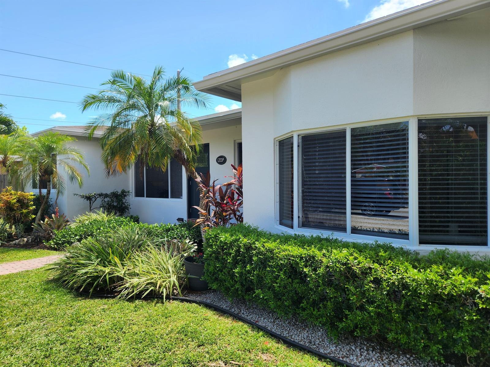1207 NE 12th Avenue, Fort Lauderdale FL 33304 photo 2
