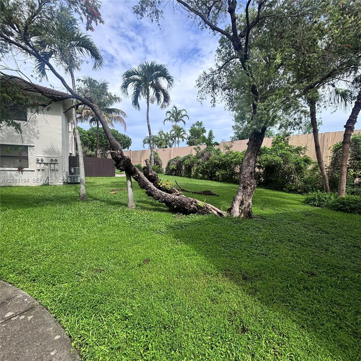 Miami, FL 33172 photo 2