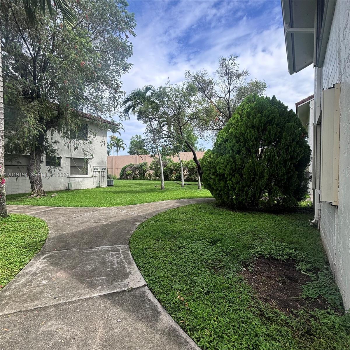 Miami, FL 33172 photo 4