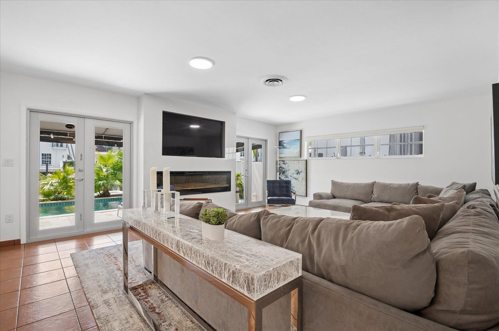 325 Coconut Isle Drive, Fort Lauderdale FL 33301 photo 2