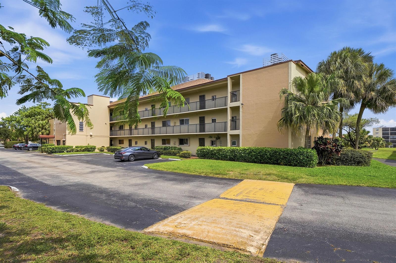 7900 NW 50th Street # 204, Lauderhill FL 33351