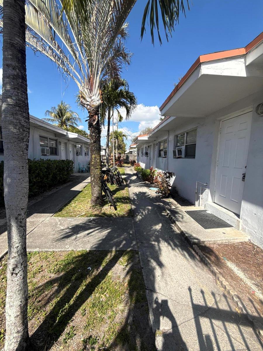 720 SW 7th Street # 4, Dania Beach FL 33004 photo 2