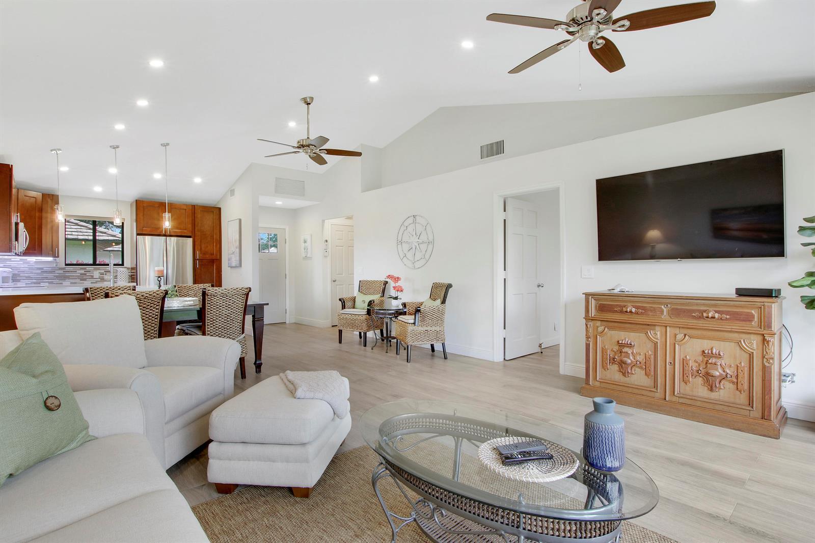 533 Club Drive, Palm Beach Gardens FL 33418