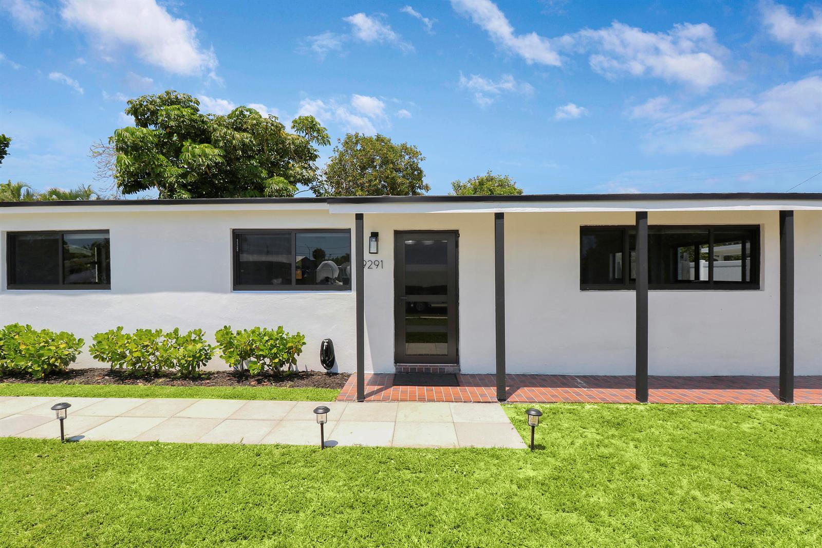 9291 Bloomfield Drive, Palm Beach Gardens FL 33410 photo 2