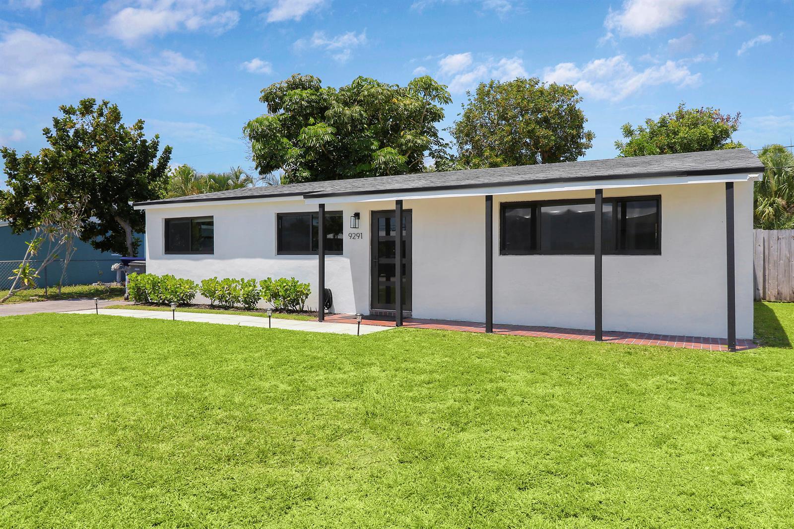 9291 Bloomfield Drive, Palm Beach Gardens FL 33410