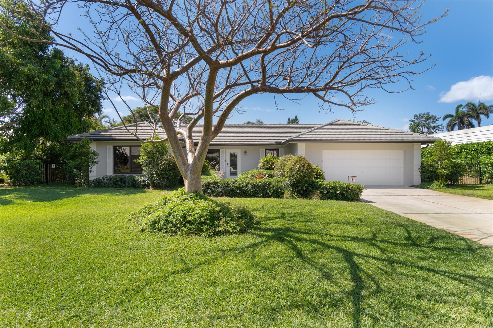 820 Canary Walk, Delray Beach FL 33483